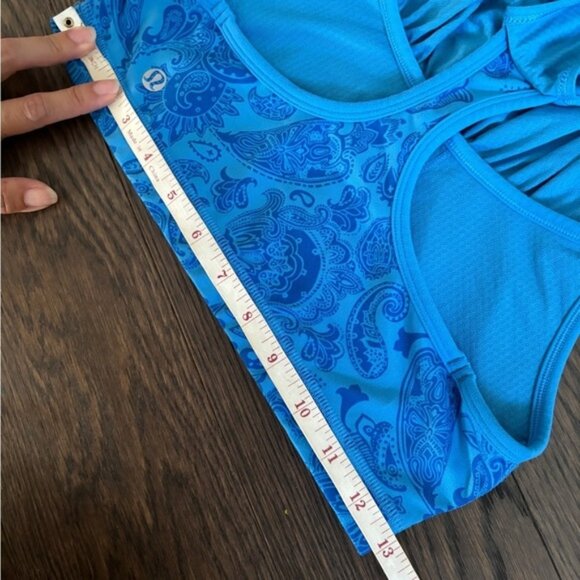 Lululemon No Limits Tank Top Size 4 | Built-in Bra | Yoga Gym Workout Racerback - Picture 8 of 8